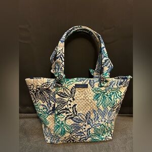 Vera Bradley Hadley East West purse bag in a quilted cotton fabric. EUC.